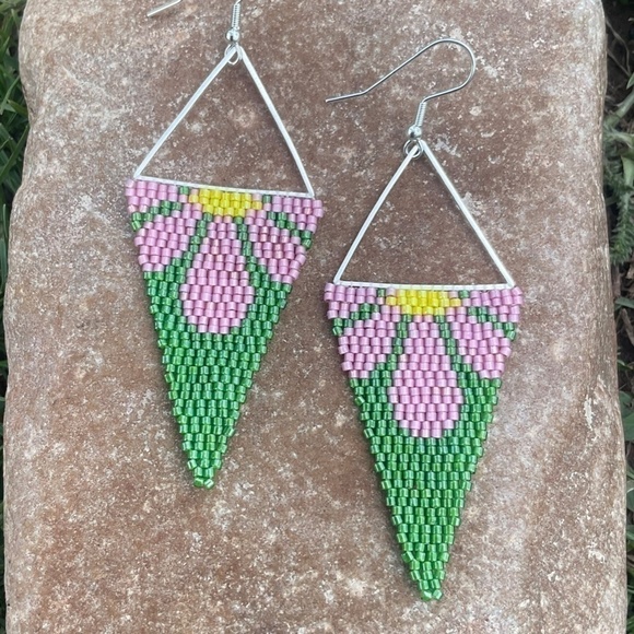 PINK and Green Daisy Triangle Beaded Earrings, New, Handmade by Me - Picture 8 of 12